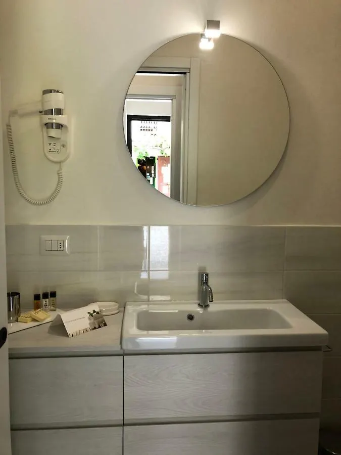 Guest house L'Antica Corte Lazzago Rooms Como Italy
